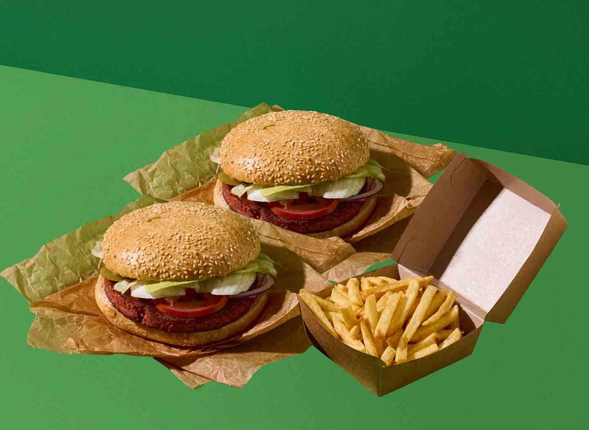 2x Vegan Hamburger XL and French Fries